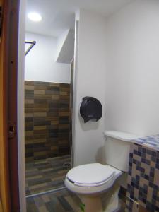 a bathroom with a toilet and a shower at Hotel Puerto Real in Paraíso