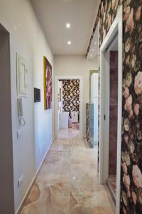 a hallway of a home with a tile floor at Luxury house Le mie peonie in Salerno