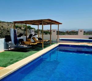 Basen w obiekcie Cortijo naturista con vistas-clothing optional lub w pobliżu