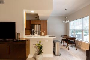 Kuchyň nebo kuchyňský kout v ubytování Blueground Waltham gym wd nr shopping BOS-1026