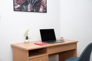 Televízia a/alebo spoločenská miestnosť v ubytovaní Private ROOM