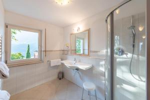 a bathroom with a sink and a shower at Appartement Tschivon in Schenna