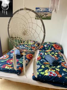 Ein Bett oder Betten in einem Zimmer der Unterkunft Výhledna