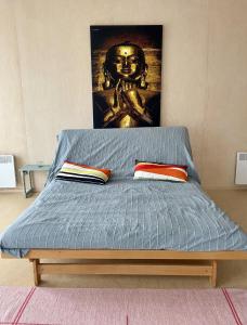 Ein Bett oder Betten in einem Zimmer der Unterkunft Výhledna