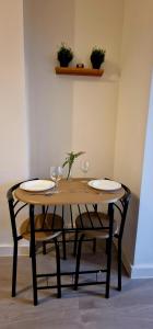 Φωτογραφία από το άλμπουμ του SuperValue Suite 9 - Fast WiFi, Hotel Linen, Keyless Entry, City only 10 Mins - BY PROPERTY PROMISE στο Κάρντιφ