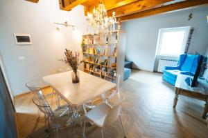 Гостиная зона в Hurban Apartments Muggia
