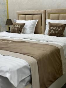 Ein Bett oder Betten in einem Zimmer der Unterkunft Iyman Hotel