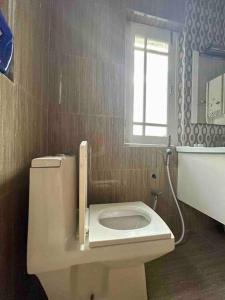Kylpyhuone majoituspaikassa Villa Barakah ! (5BHK luxury Villa)