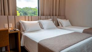 Plaza Hotel & Boulevard Convention - Vale dos Vinhedos客房内的一张或多张床位