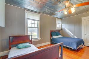 A bed or beds in a room at Expansive Wheatley Home about 65 Mi to Memphis!