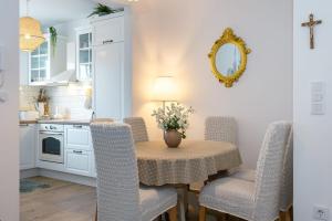 a kitchen with a table with chairs and a mirror at Apartment APARTMAN MIA in Brodarica