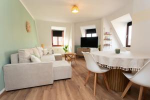 Posezení v ubytování BOHO CHIC Markkleeberg, in Seenähe, 8 min bis ins Leipziger Zentrum mit der S-Bahn, Fast WIFI