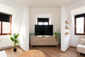 TV a/nebo společenská místnost v ubytování BOHO CHIC Markkleeberg, in Seenähe, 8 min bis ins Leipziger Zentrum mit der S-Bahn, Fast WIFI