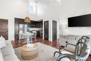 Dapur atau dapur kecil di Rosemary Thyme by 30A Escapes