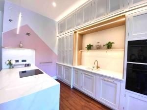 a kitchen with white cabinets and a sink at Luxury 2BR apartment & parking central Winchester in Winchester