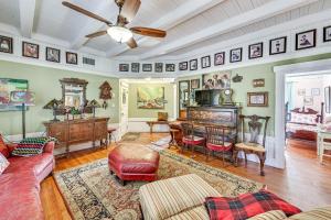 Gallery image of Eclectic Wildomar Home 6 Mi to Santa Rosa Plateau in Wildomar