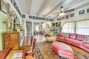 Gallery image of Eclectic Wildomar Home 6 Mi to Santa Rosa Plateau in Wildomar