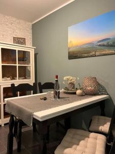 a dining room with a table with a bottle of wine at Privatwohnung mit Terrasse zum Relaxen in Lennestadt