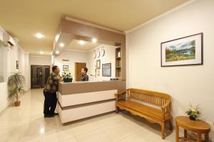 Area lobi atau resepsionis di Palapa Hotel