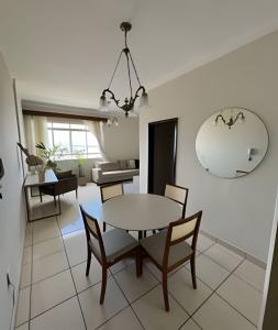 a dining room with a table and chairs at Apartamento no Centro! in Franca