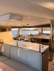a kitchen and dining area of a boat at Bateau privatisé Marin in Sainte-Anne