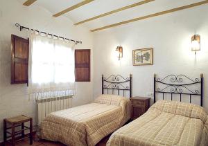 Postel nebo postele na pokoji v ubytování Casas Rurales Los Palenques