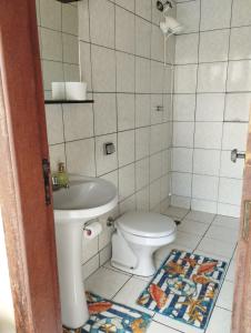 a bathroom with a toilet and a sink at Aero Hostel in Londrina