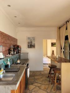 a kitchen with a sink and a counter top at Casa del Arte - Playa Maderas in Playa Maderas