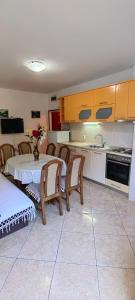 Kuchyň nebo kuchyňský kout v ubytování Apartmani Milicevic