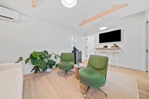 TV a/nebo společenská místnost v ubytování sisu, a boutique motel