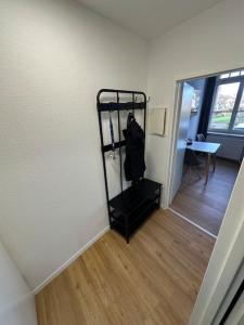 a room with a black shelf in the wall at Modern living: Stylish one-bedroom flat in Hockenheim