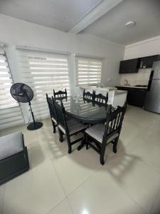 a dining room with a table and chairs and a kitchen at Casa En Leticia in Leticia
