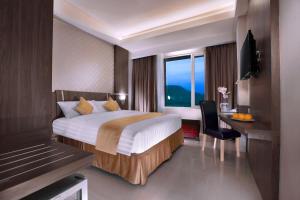 Postel nebo postele na pokoji v ubytování Aston Lampung City Hotel + 23 fotografií