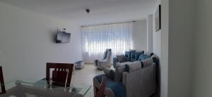 TV a/nebo společenská místnost v ubytování Apartamentos Turisticos EL ZIPA