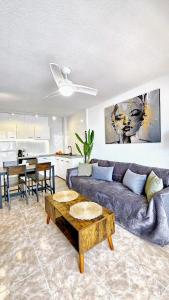 a living room with a couch and a table at Atlantico Flamingo in Calpe