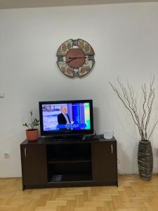 A television and/or entertainment centre at Tea