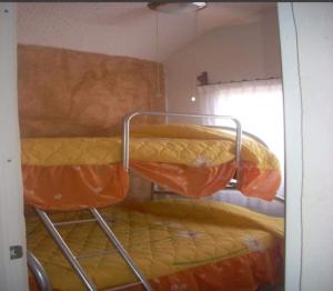 two bunk beds in a room with a window at Casa en Las Joyas Ixtapa Zihuatanejo in Ixtapa
