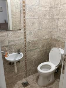 A bathroom at Tea