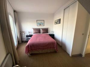 Posteľ alebo postele v izbe v ubytovaní Résidence Dahouet - Appartement T2 sur le Port de Dahouët MAE-6784