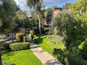 Updated Gorgeous condo in West Hollywood with Pool