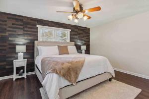 a bedroom with a bed and a ceiling fan at Valley Vista-Mins to SkylineDrive-Hot Tub-King, Queen Beds in Front Royal