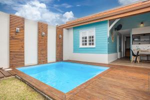 The swimming pool at or close to Bungalow Ti Coco