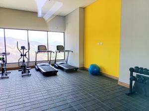 a gym with exercise equipment and a large window at Exclusivos apartasuites Ambar Roca - Rodadero in Santa Marta