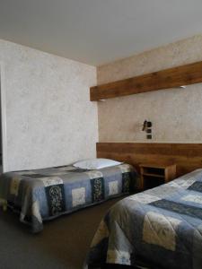 Postel nebo postele na pokoji v ubytování Hotel Du Jura