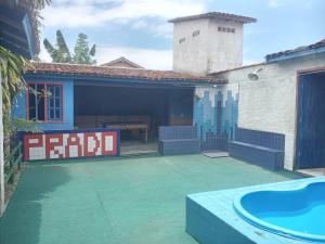 Der Swimmingpool an oder in der Nähe von Hostel Descanso dos Amigos Reserve Quarto Completo