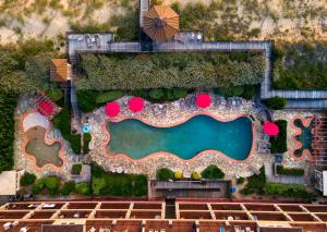 Der Swimmingpool an oder in der Nähe von Salty Shenanigans