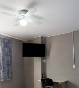 Televízia a/alebo spoločenská miestnosť v ubytovaní Sensity Home Recamara amplia y luminosa