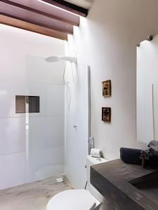 a white bathroom with a toilet and a sink at Casa com piscina na tranquilidade de Barra Grande in Barra Grande