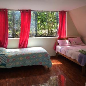 מיטה או מיטות בחדר ב-Madera Verde Ecolodge