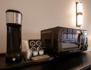 a counter with a coffee maker and a microwave at Kokopelli Inn Sedona, Trademark Collection by Wyndham in Sedona